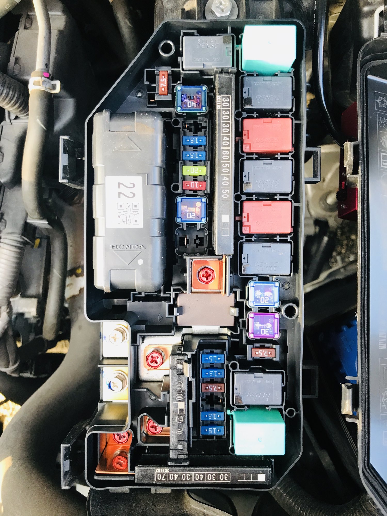 RK5後期 エンジンルームのヒューズBOX実車写真