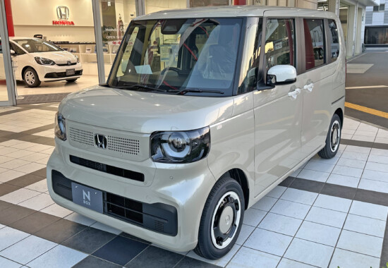 6BA-JF5型ホンダ N-BOX の前面。記事内では3代目の参考写真として掲載