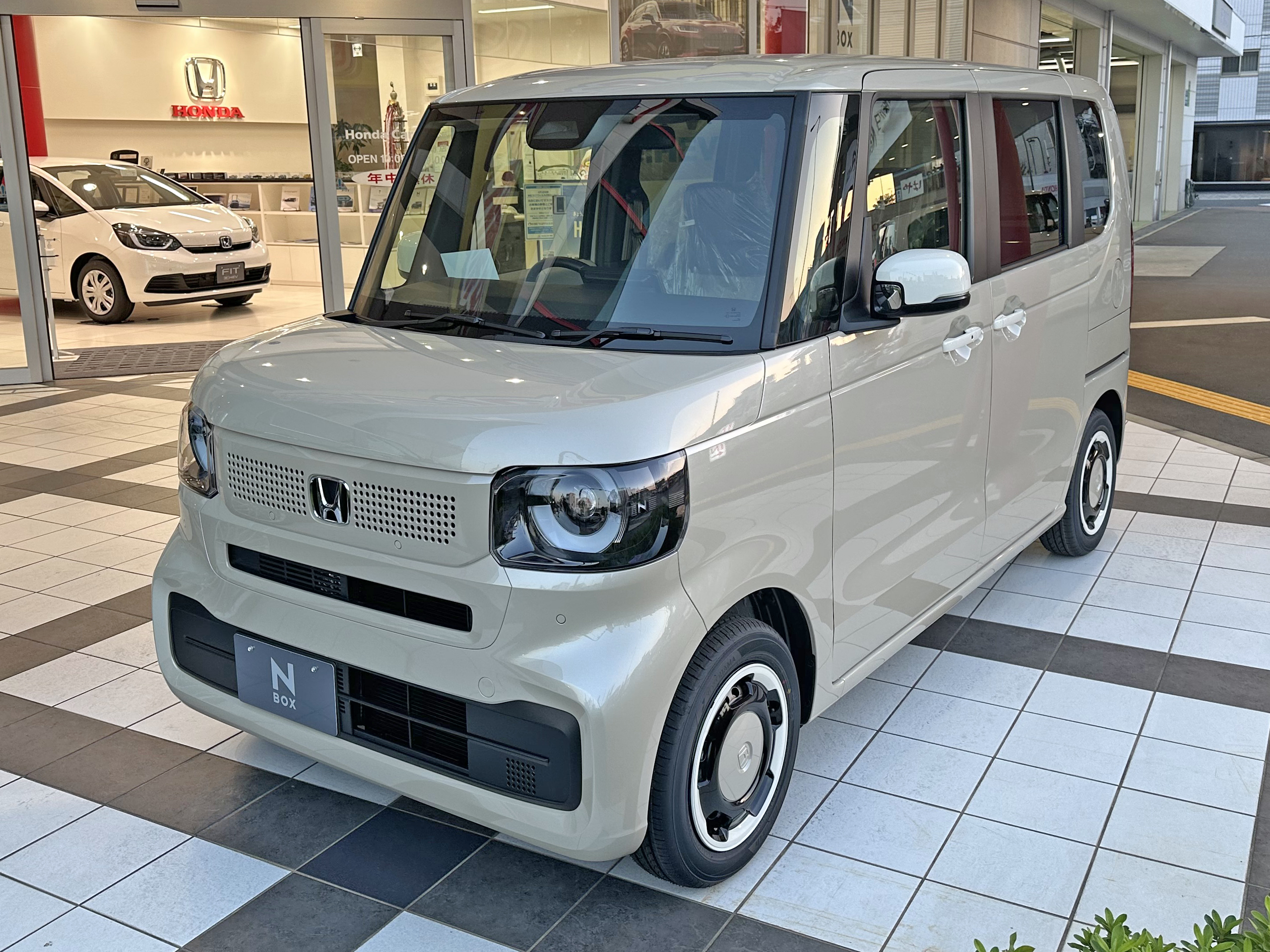 6BA-JF5型ホンダ N-BOX の前面。3代目の参考写真