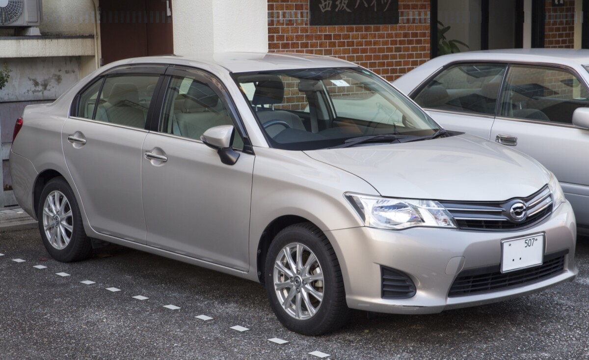 カローラアクシオ1.5G NZE161の外観。車種参考写真