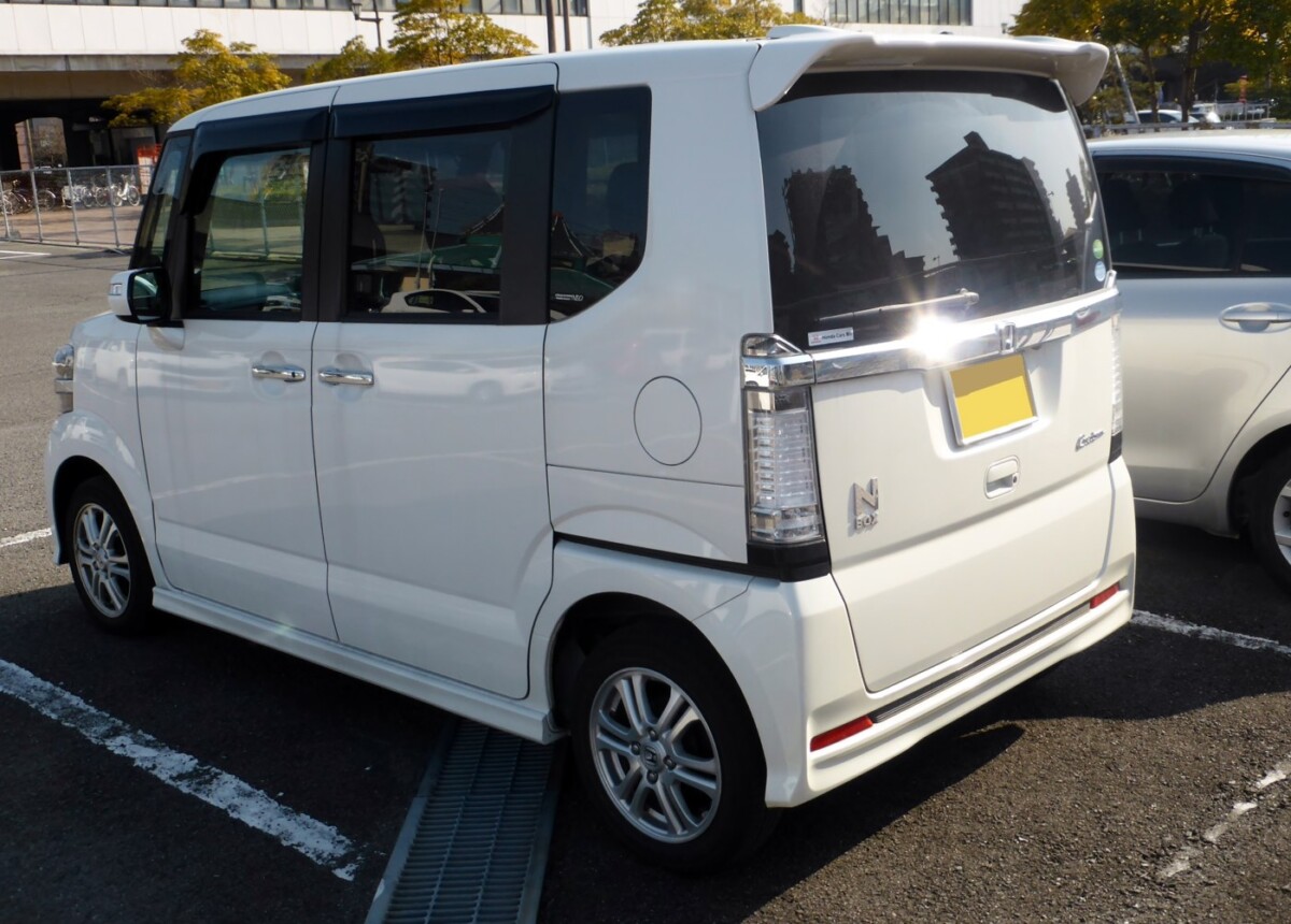 ホンダ N-BOXカスタム JF1/JF2系の後方外観